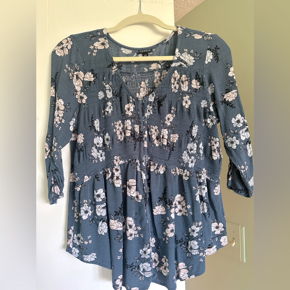 Torrid size 00 blue floral top